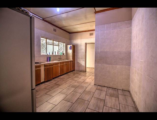 9 BEDROOM FREESTANDING FOR SALE IN KEMPTON PARK EXT 2
